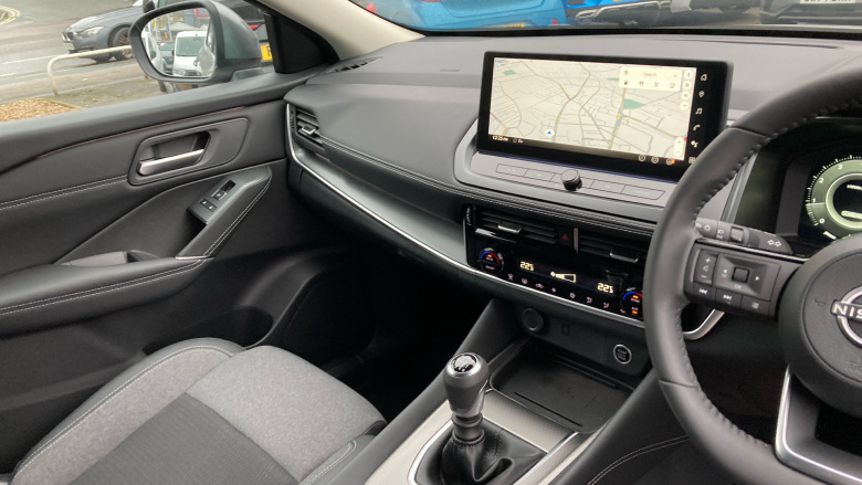 Nissan Qashqai 1.3 DiG-T MH N-Connecta [Glass Roof] 5dr Petrol Hatchback